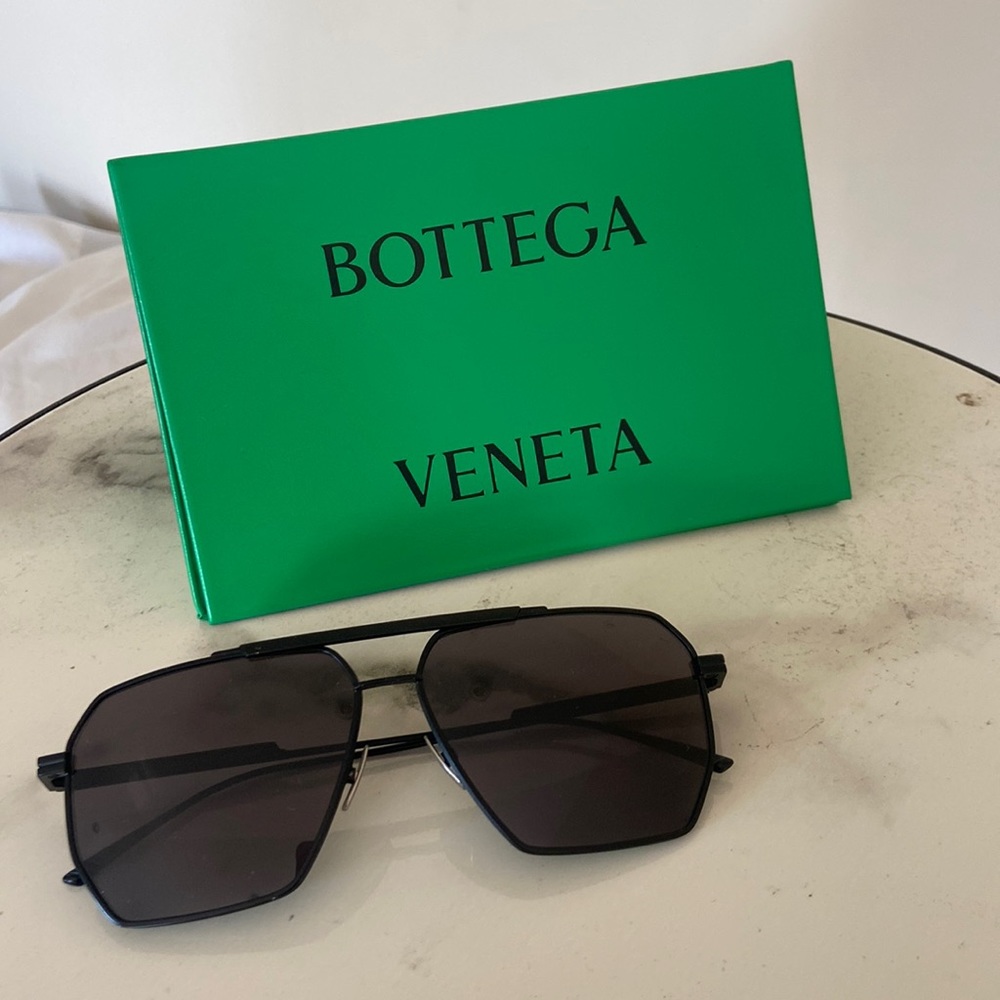 BOTTEGA VENETA AVIATOR BLACKED OUT SUNGLASSES